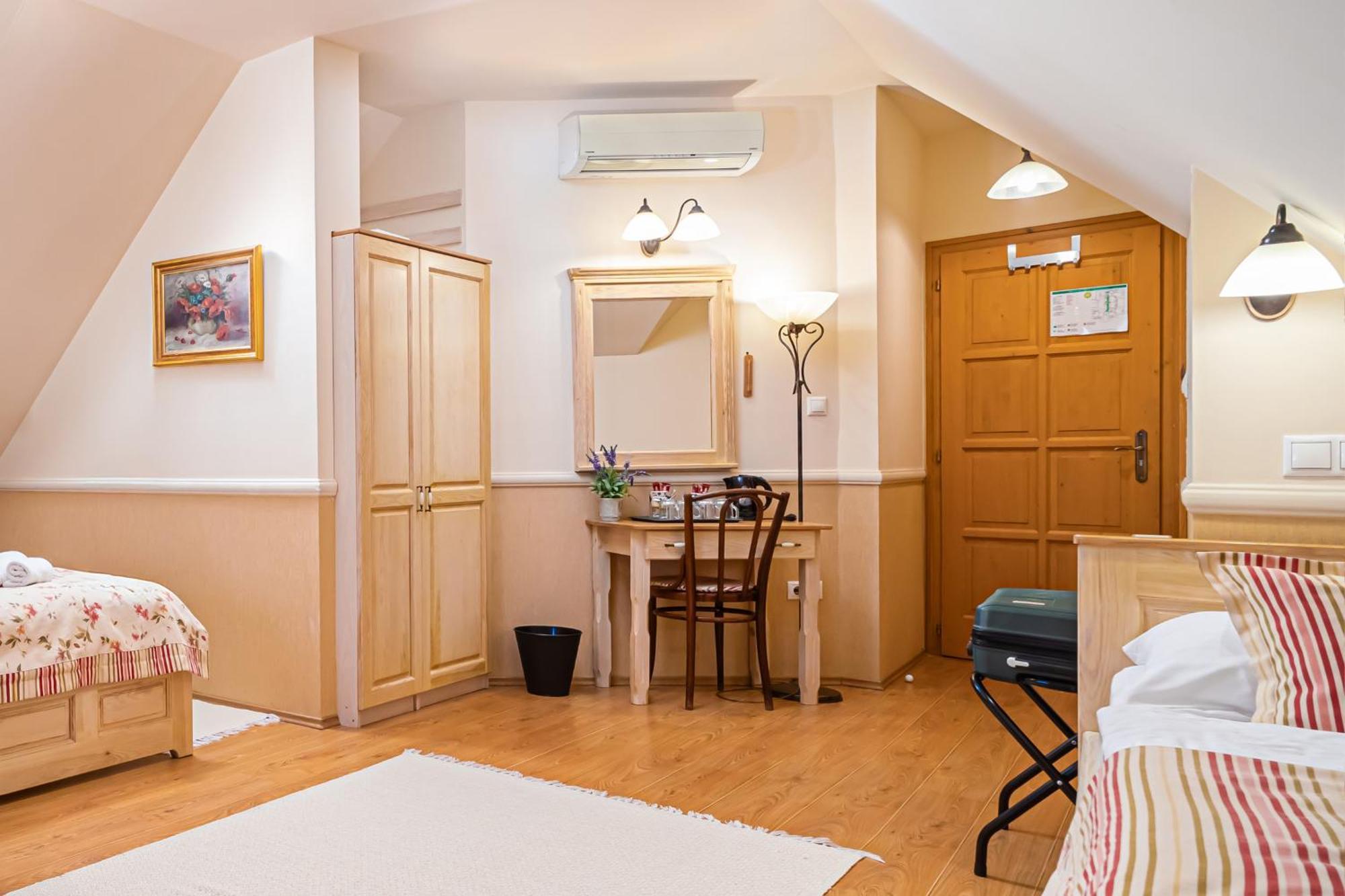 Rigotanya Relax & Wellness Panzio Buekfuerdo Hotel ภายนอก รูปภาพ