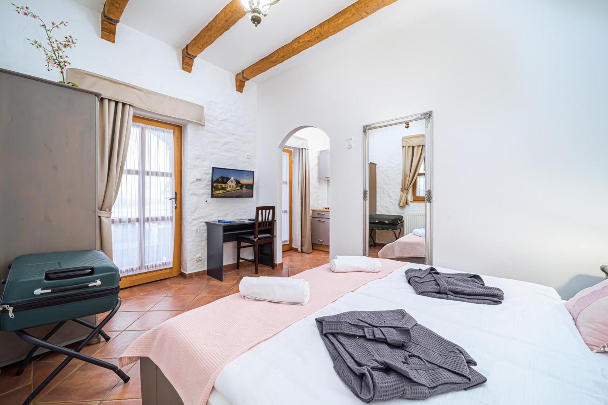 Rigotanya Relax & Wellness Panzio Buekfuerdo Hotel ภายนอก รูปภาพ